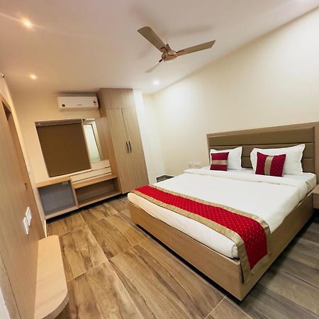 Hotel Raga Karimnagar Buitenkant foto